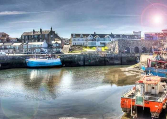 Harbour Stroll Seahouses. Close To The Harbour.